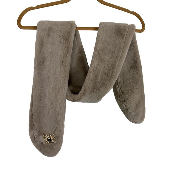 Madewell NWT Plush Faux Mink Fur Scarf with Brooch - Picture 2 of 6